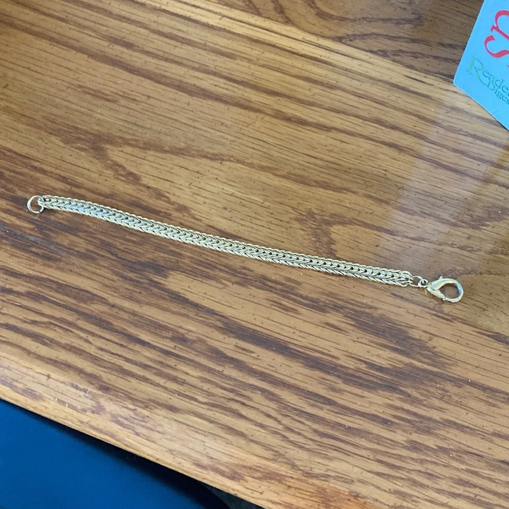 Chic Gold-Toned Women's Bracelet - Picture 2 of 4
